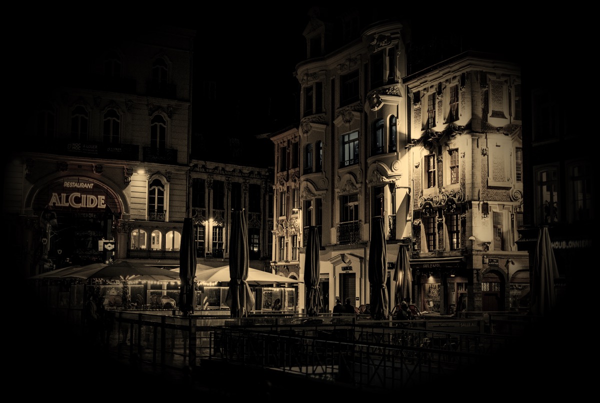 Les façades illuminées du vieux Lille, le soir